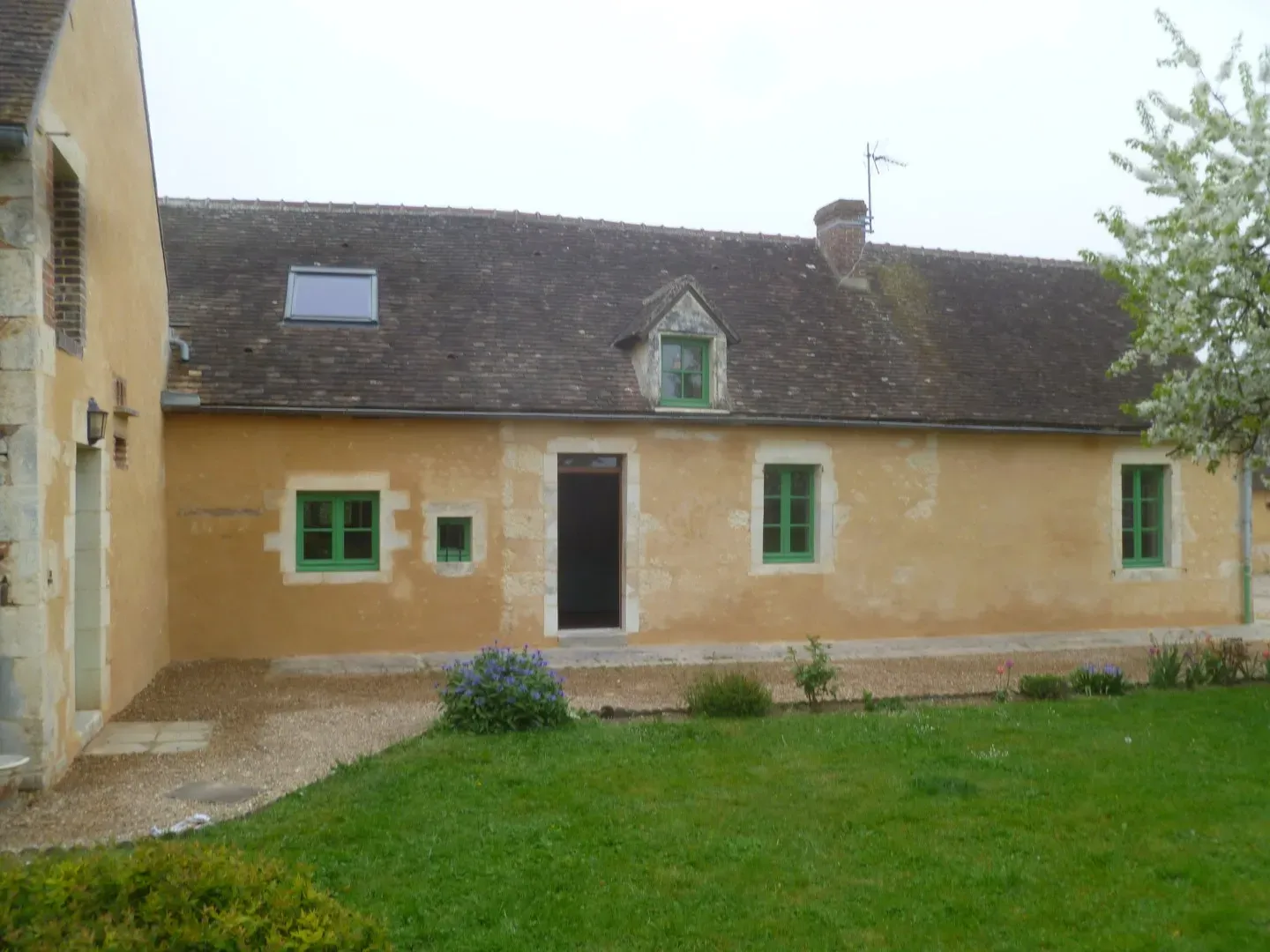 enduits extérieurs chaux sable perche orne 61 bellême finition pierre à peine vues pierres de taille blanchwebp