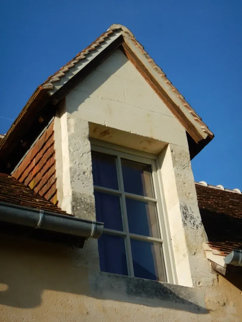 10 lucarne orne perche nocé pierre blanche menuiserie bois enduit chaux sable 61 linteau jambage webp